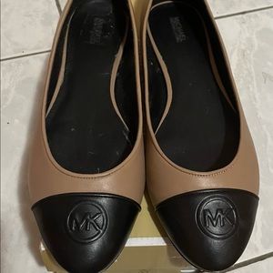 Michael Kors DYLYN BALLET LEATHER Toffee Black
40F9DYFPIL